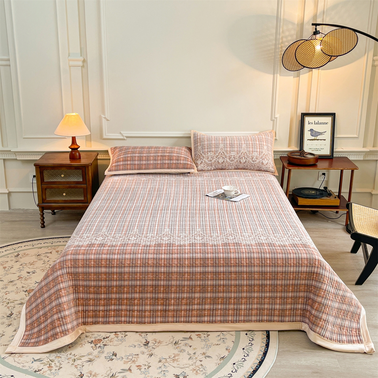 91家纺网 家纺一手货源 找家纺 慕木家纺 2025新款A类高克重欧式牛奶绒夹棉床盖珠帘花系列-场景一 珠帘花-桔