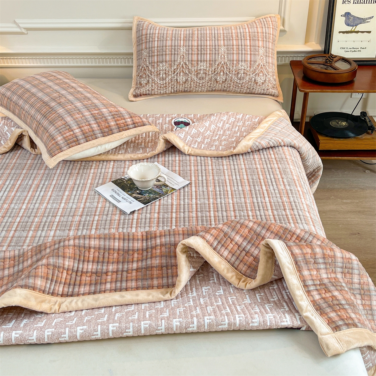 91家纺网 家纺一手货源 找家纺 慕木家纺 2025新款A类高克重欧式牛奶绒夹棉床盖珠帘花系列-场景一 珠帘花-桔