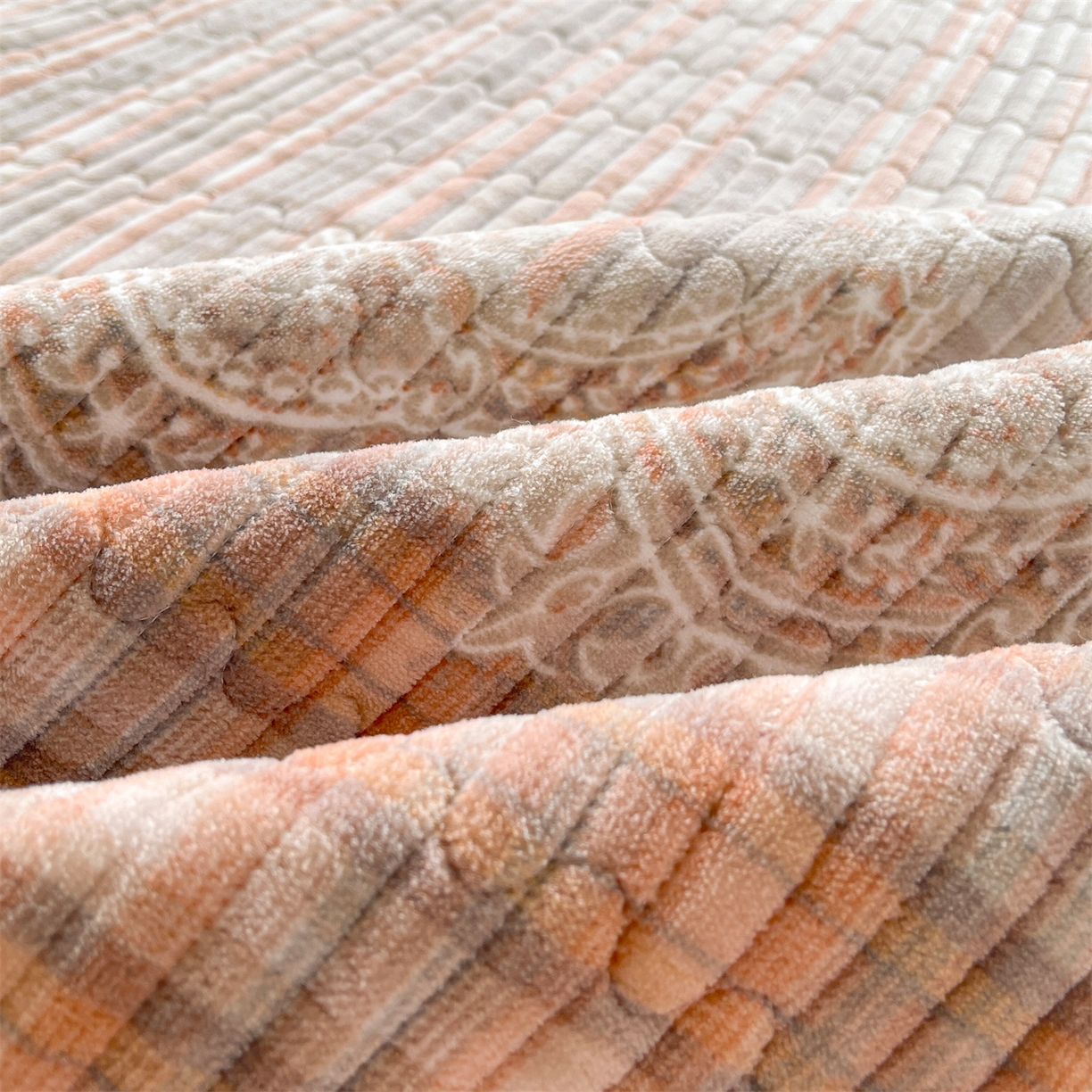 91家纺网 家纺一手货源 找家纺 慕木家纺 2025新款A类高克重欧式牛奶绒夹棉床盖珠帘花系列-场景一 珠帘花-桔