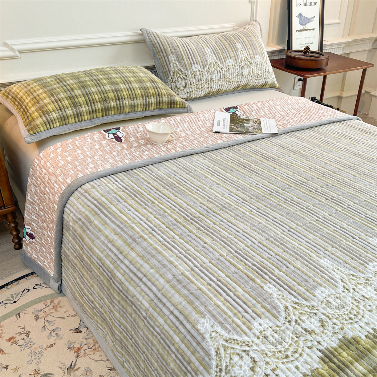 91家纺网 家纺一手货源 找家纺 慕木家纺 2025新款A类高克重欧式牛奶绒夹棉床盖珠帘花系列-场景一 珠帘花-绿