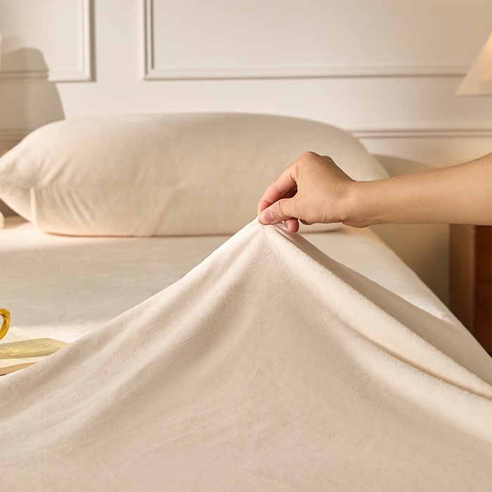 91家纺网 家纺一手货源 找家纺 618家纺 2025新款樱花绒单品四件套系列-单床笠 奶白