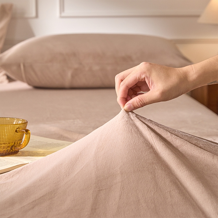 91家纺网 家纺一手货源 找家纺 618家纺 2025新款樱花绒单品四件套系列-单床笠 浅驼