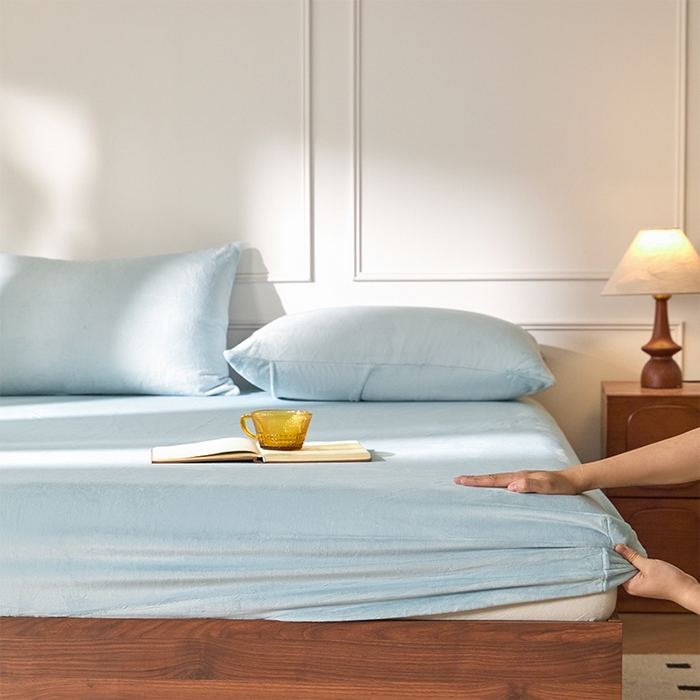 91家纺网 家纺一手货源 找家纺 618家纺 2025新款樱花绒单品四件套系列-单床笠 雾蓝