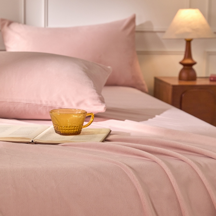 91家纺网 家纺一手货源 找家纺 618家纺 2025新款樱花绒单品四件套系列-单枕套 雾粉