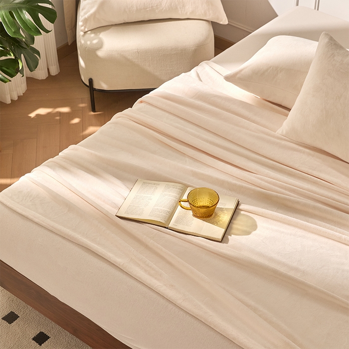 91家纺网 家纺一手货源 找家纺 618家纺 2025新款樱花绒单品四件套系列-单床单 奶白