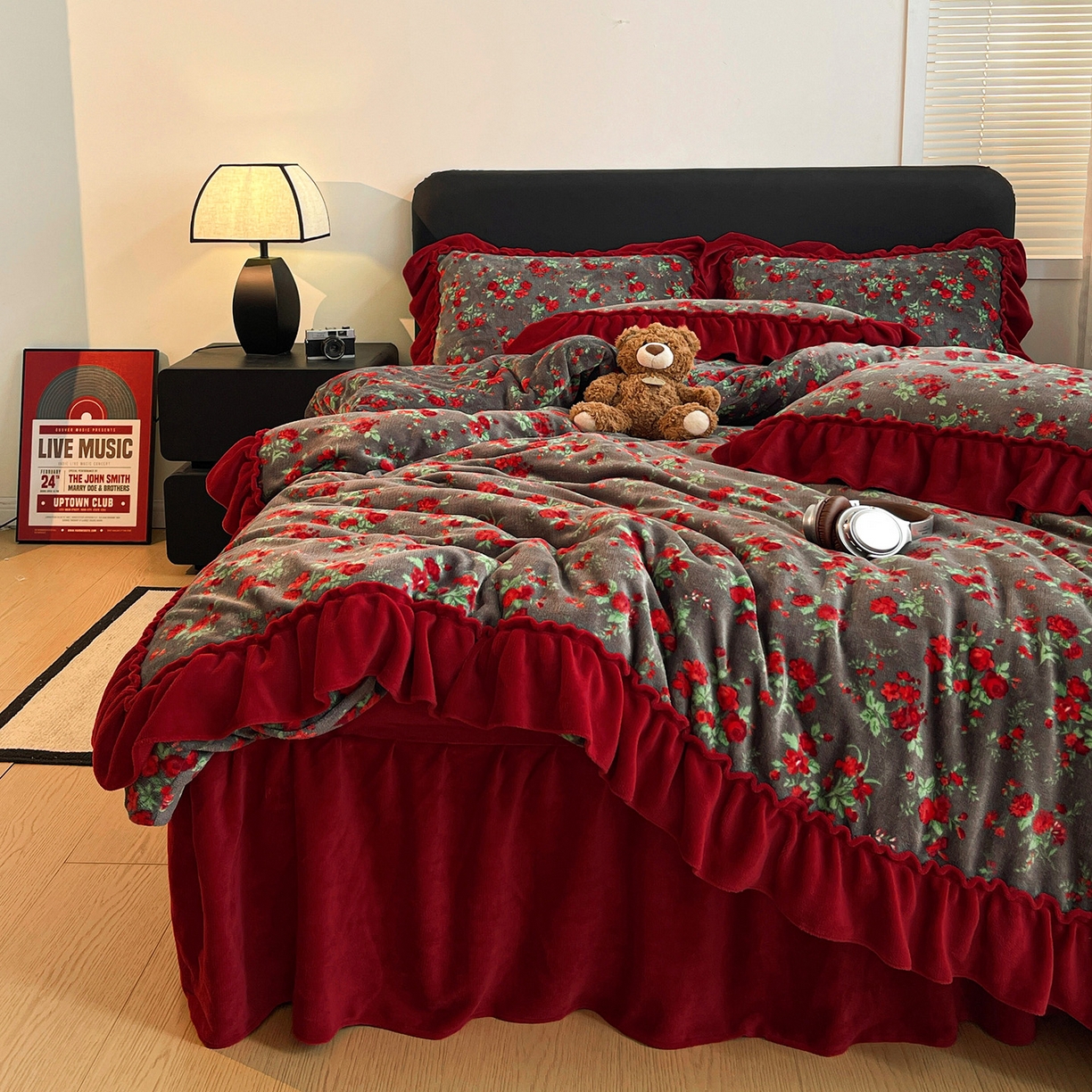 91家纺网 家纺一手货源 找家纺 富米莱（原臻工厂） 2025新款热卖舒适大宽花边牛奶绒床盖床裙四件套 爆款大宽花边-花季少女