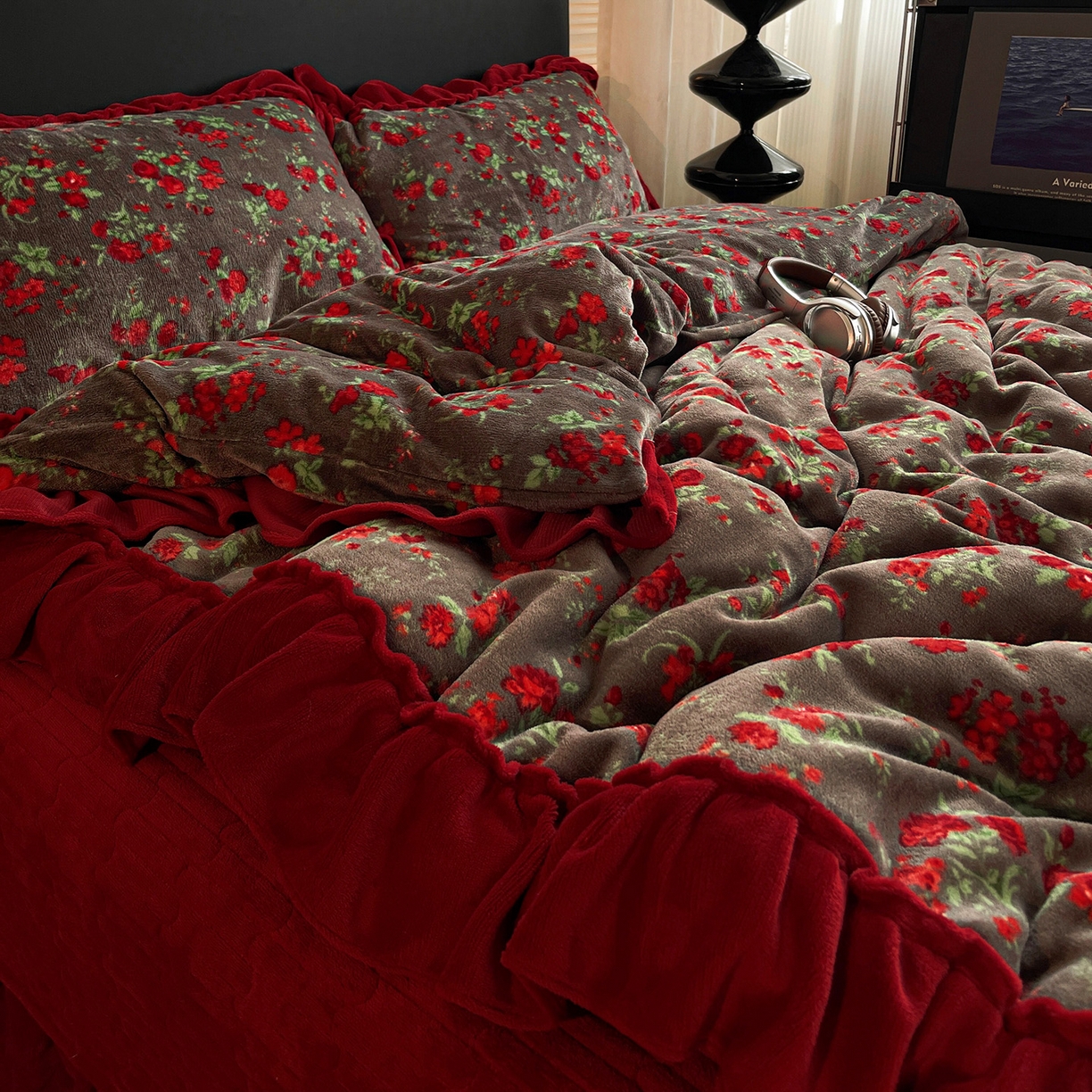 91家纺网 家纺一手货源 找家纺 富米莱（原臻工厂） 2025新款热卖舒适大宽花边牛奶绒床盖床裙四件套 爆款大宽花边-花季少女