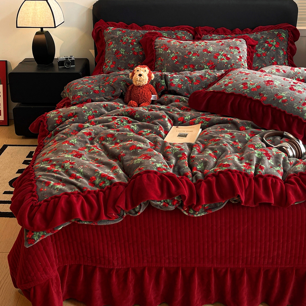 91家纺网 家纺一手货源 找家纺 富米莱（原臻工厂） 2025新款热卖舒适大宽花边牛奶绒床盖床裙四件套 爆款大宽花边-花季少女