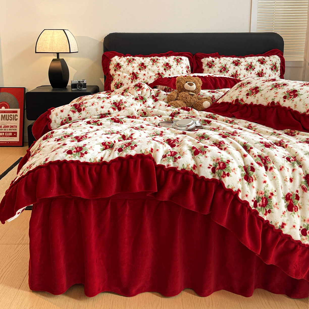 91家纺网 家纺一手货源 找家纺 富米莱（原臻工厂） 2025新款热卖舒适大宽花边牛奶绒床盖床裙四件套 爆款大宽花边-花季玫瑰