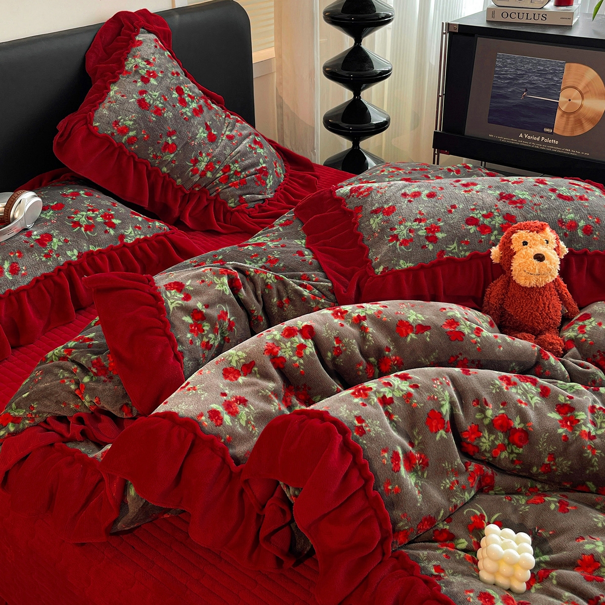 91家纺网 家纺一手货源 找家纺 富米莱（原臻工厂） 2025新款热卖舒适大宽花边牛奶绒床盖床裙四件套 爆款大宽花边-花季少女