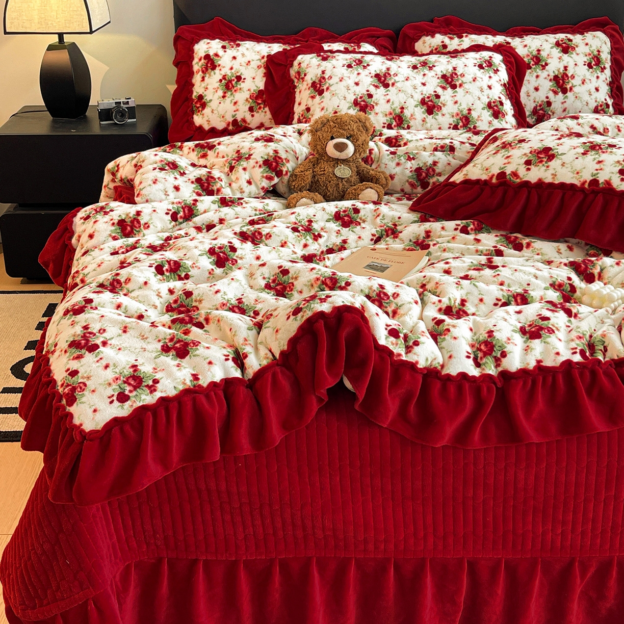 91家纺网 家纺一手货源 找家纺 （总）富米莱（原臻工厂） 2025新款热卖舒适大宽花边牛奶绒床盖床裙四件套