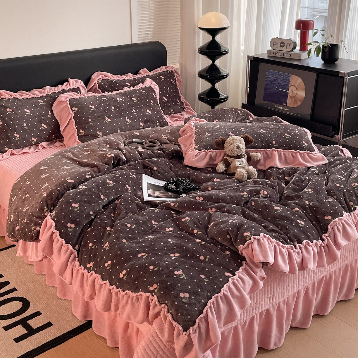 91家纺网 家纺一手货源 找家纺 （总）富米莱（原臻工厂） 2025新款热卖舒适大宽花边牛奶绒床盖床裙四件套