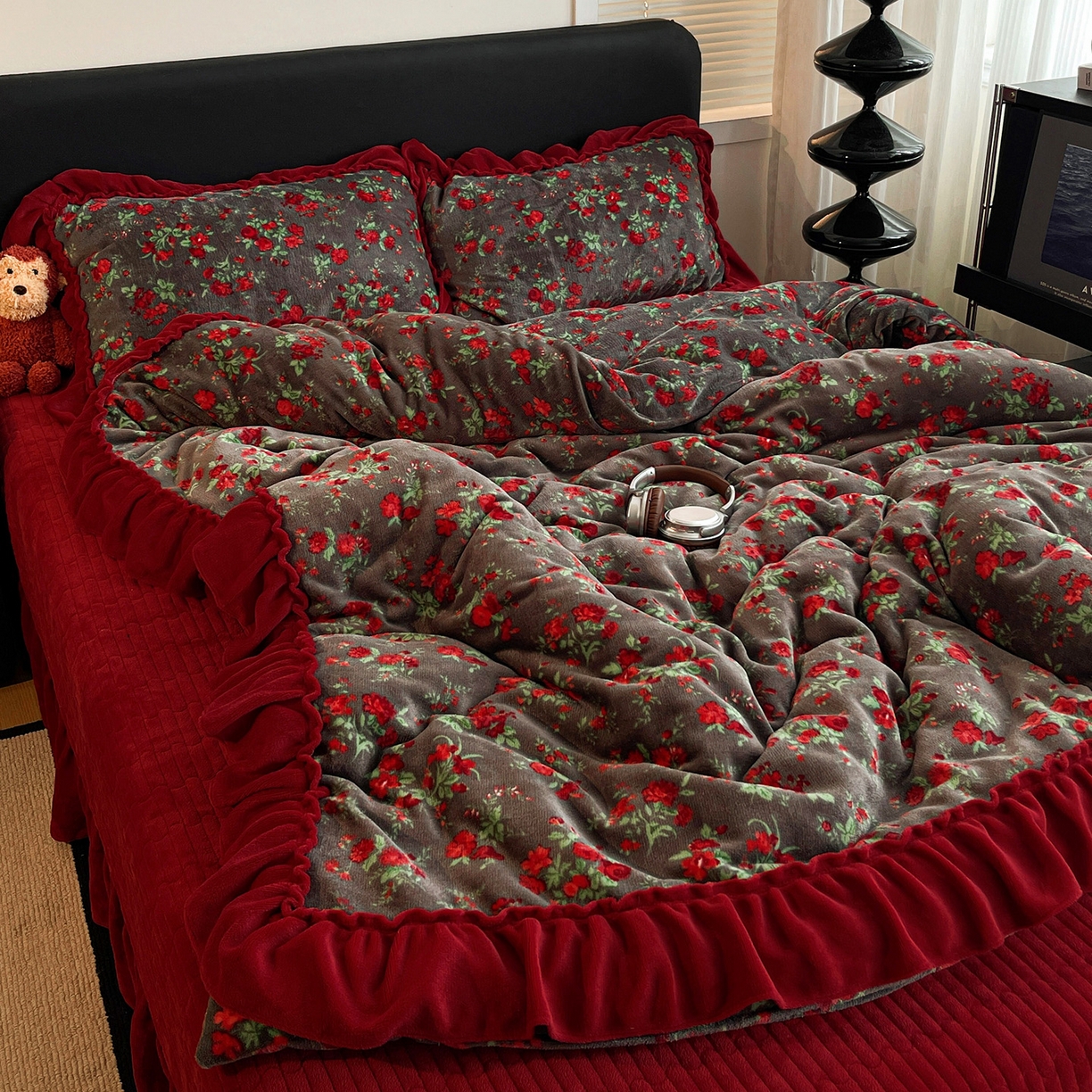 91家纺网 家纺一手货源 找家纺 富米莱（原臻工厂） 2025新款热卖舒适大宽花边牛奶绒床盖床裙四件套 爆款大宽花边-花季少女