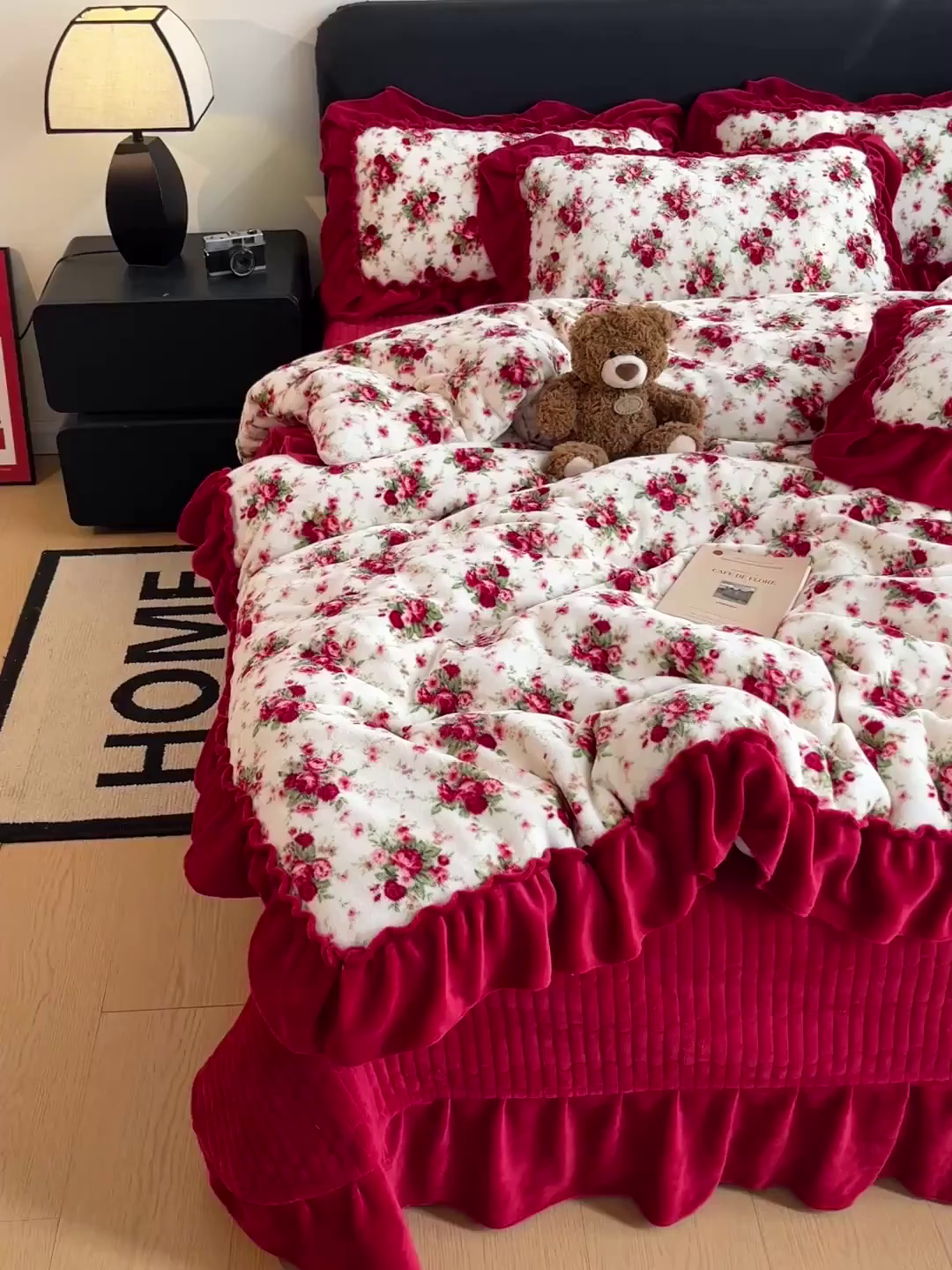 91家纺网 家纺一手货源 找家纺 富米莱（原臻工厂） 2025新款热卖舒适大宽花边牛奶绒床盖床裙四件套 爆款大宽花边-花季玫瑰