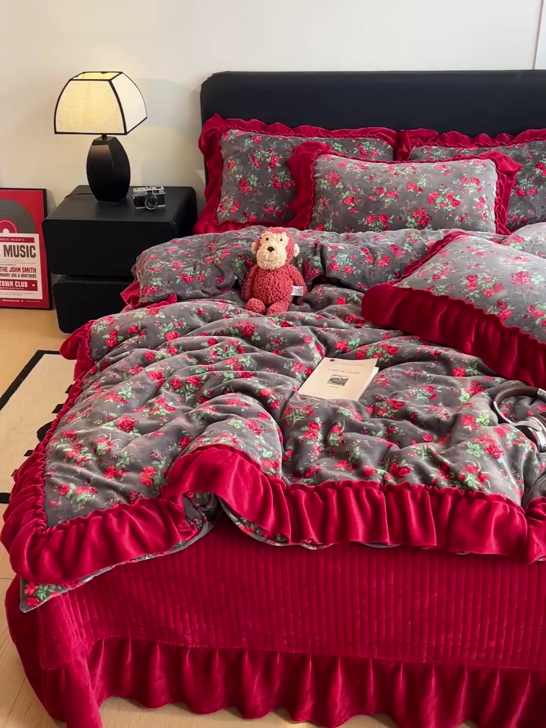 91家纺网 家纺一手货源 找家纺 富米莱（原臻工厂） 2025新款热卖舒适大宽花边牛奶绒床盖床裙四件套 爆款大宽花边-花季少女