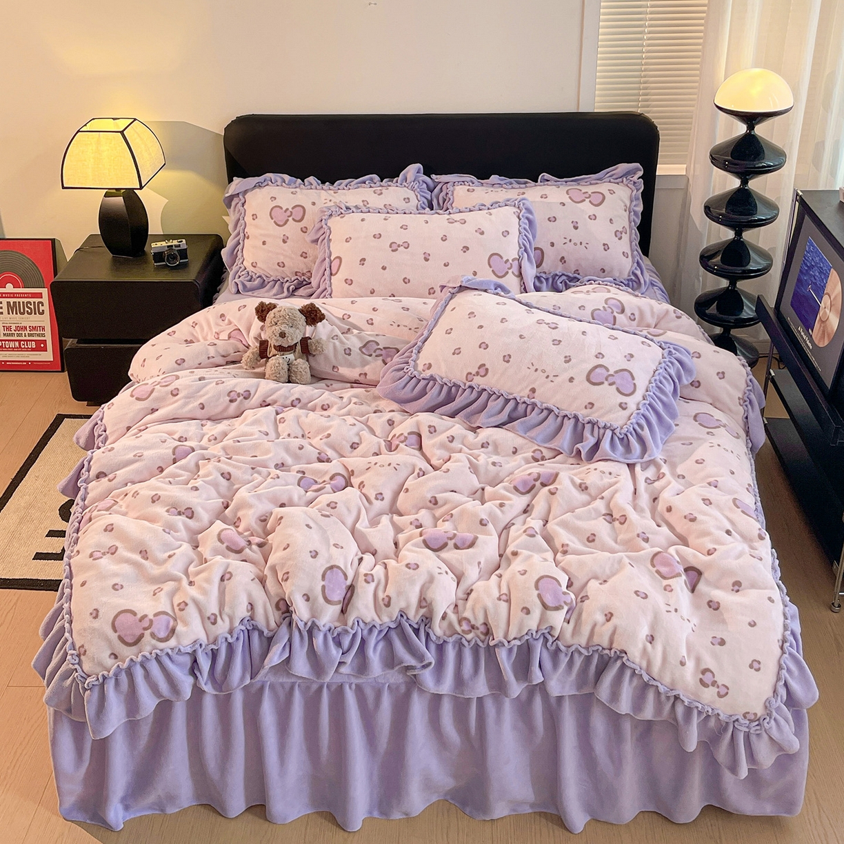 91家纺网 家纺一手货源 找家纺 富米莱（原臻工厂） 2025新款热卖舒适大宽花边牛奶绒床盖床裙四件套 爆款大宽花边-蝴蝶结紫豹纹