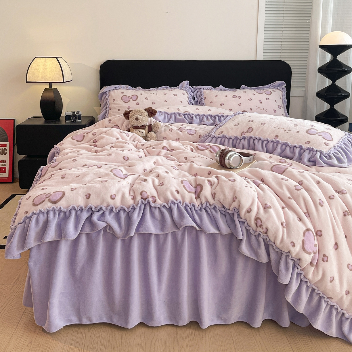 91家纺网 家纺一手货源 找家纺 富米莱（原臻工厂） 2025新款热卖舒适大宽花边牛奶绒床盖床裙四件套 爆款大宽花边-蝴蝶结紫豹纹