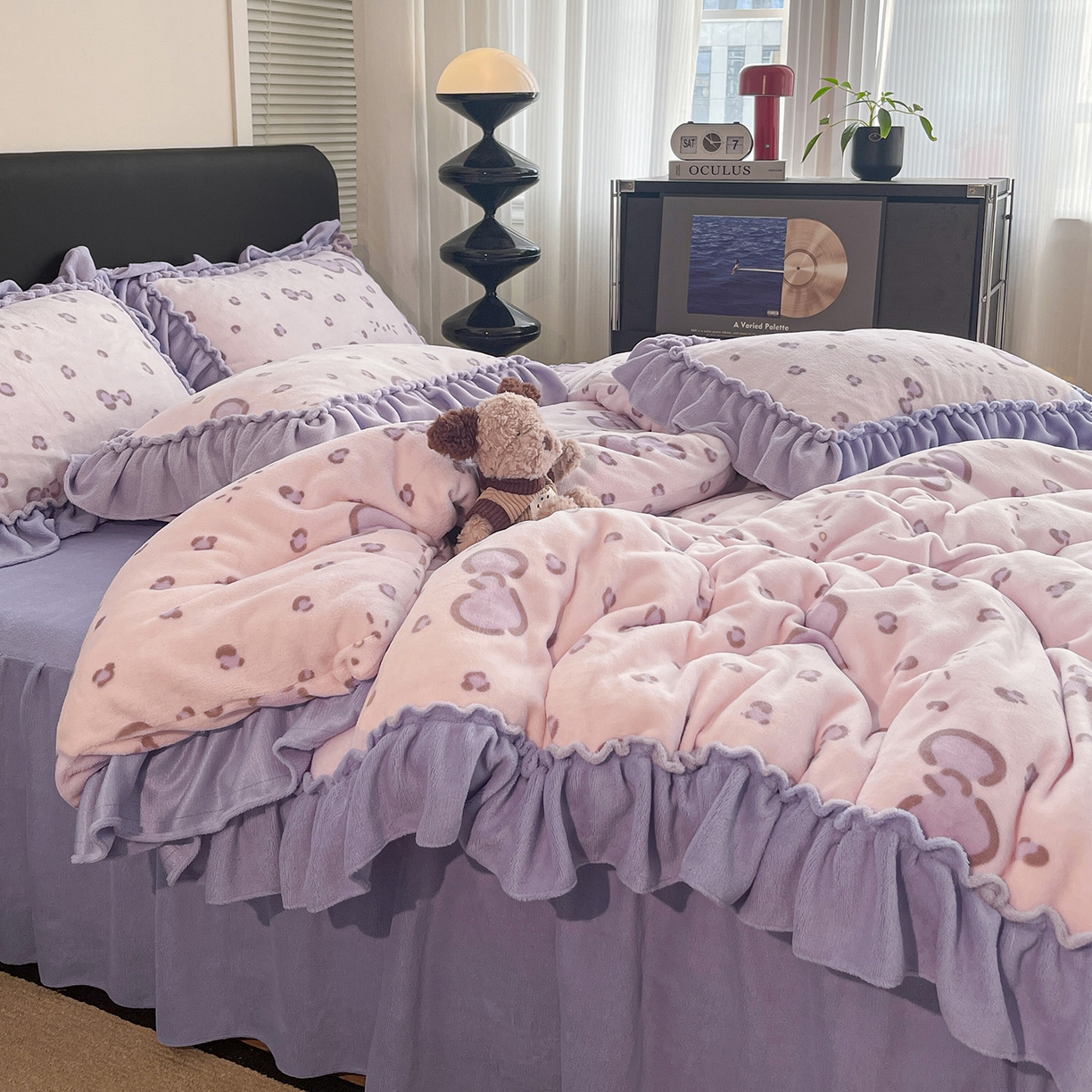 91家纺网 家纺一手货源 找家纺 富米莱（原臻工厂） 2025新款热卖舒适大宽花边牛奶绒床盖床裙四件套 爆款大宽花边-蝴蝶结紫豹纹