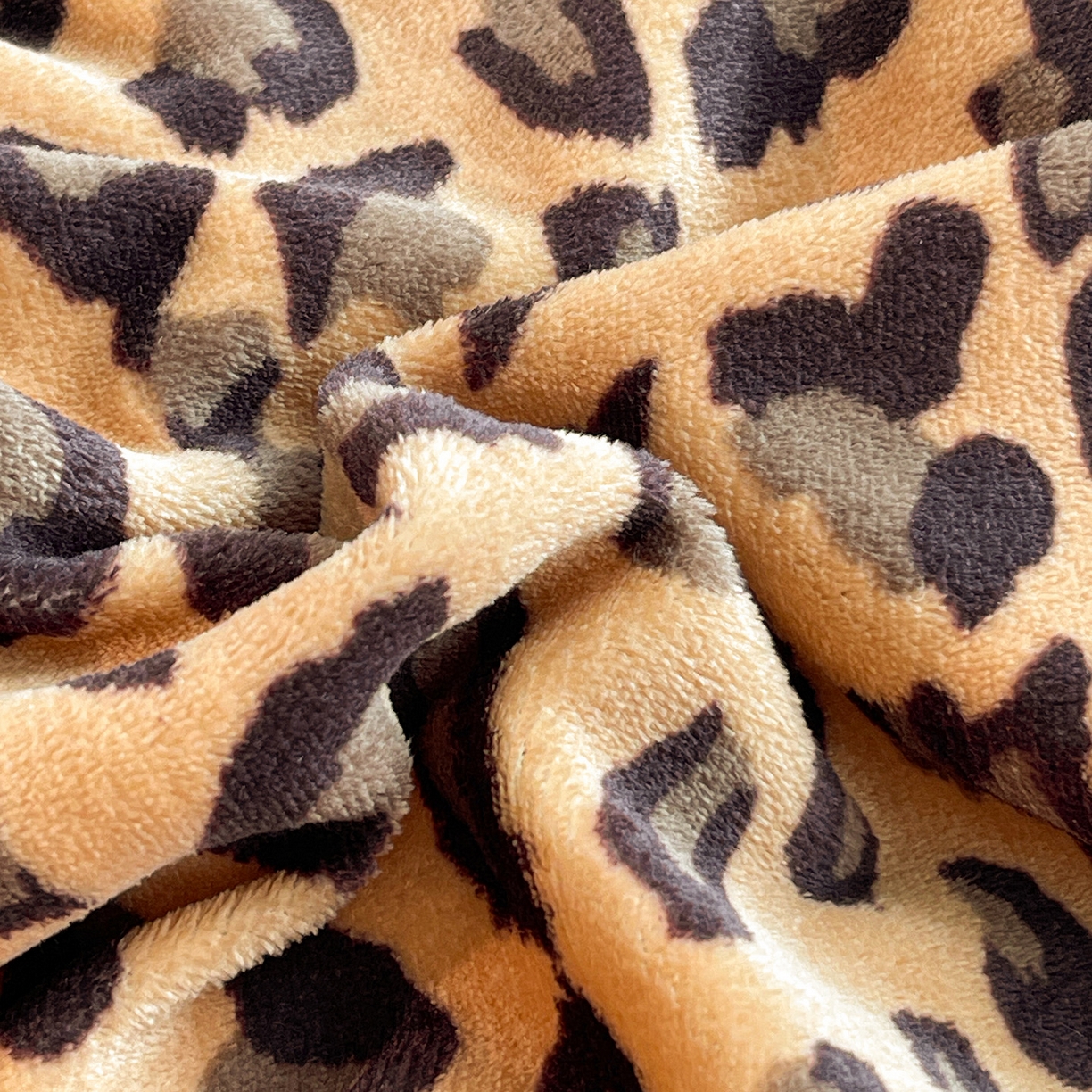 91家纺网 家纺一手货源 找家纺 富米莱（原臻工厂） 2025新款热卖舒适大宽花边牛奶绒床盖床裙四件套 爆款大宽花边-豹纹