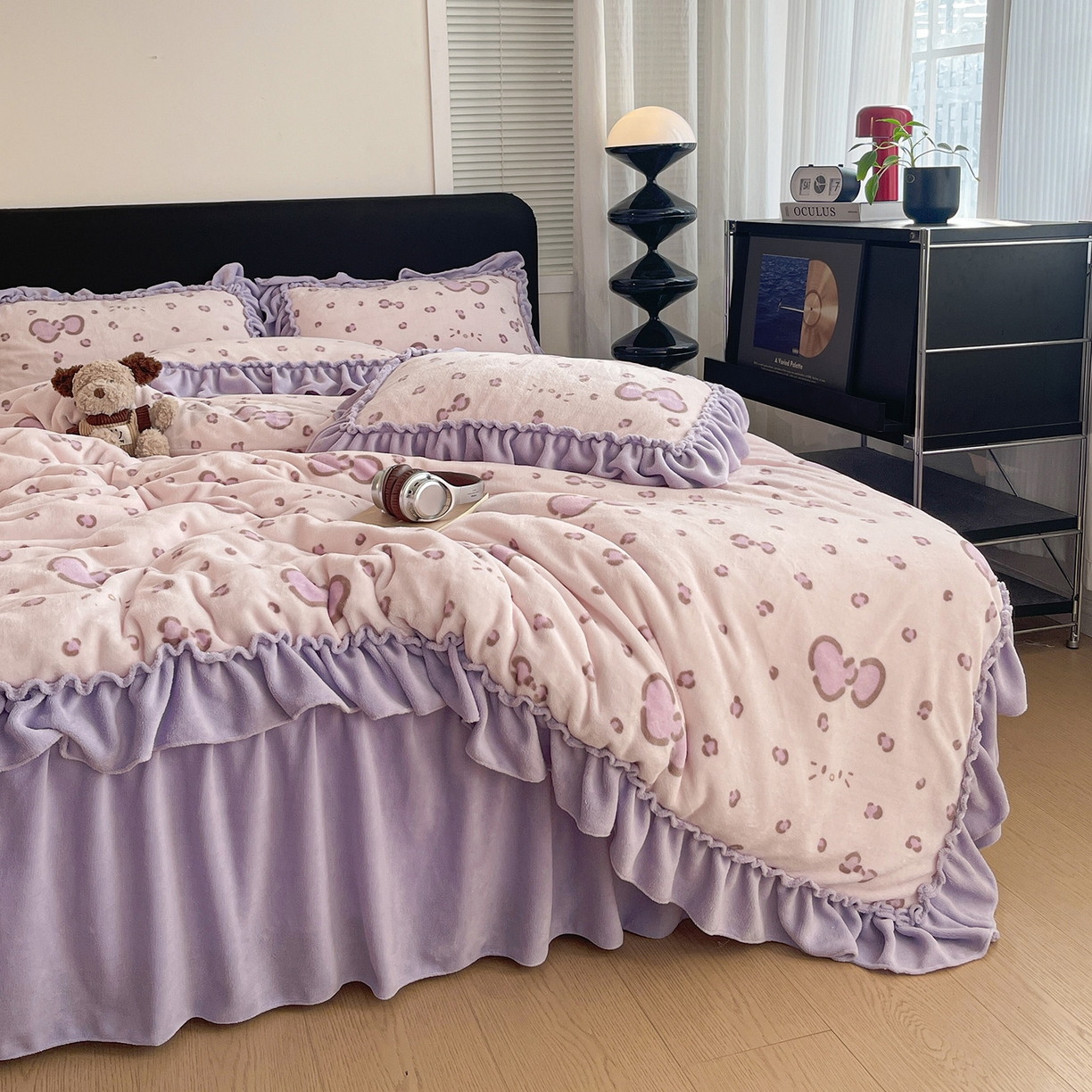 91家纺网 家纺一手货源 找家纺 富米莱（原臻工厂） 2025新款热卖舒适大宽花边牛奶绒床盖床裙四件套 爆款大宽花边-蝴蝶结紫豹纹