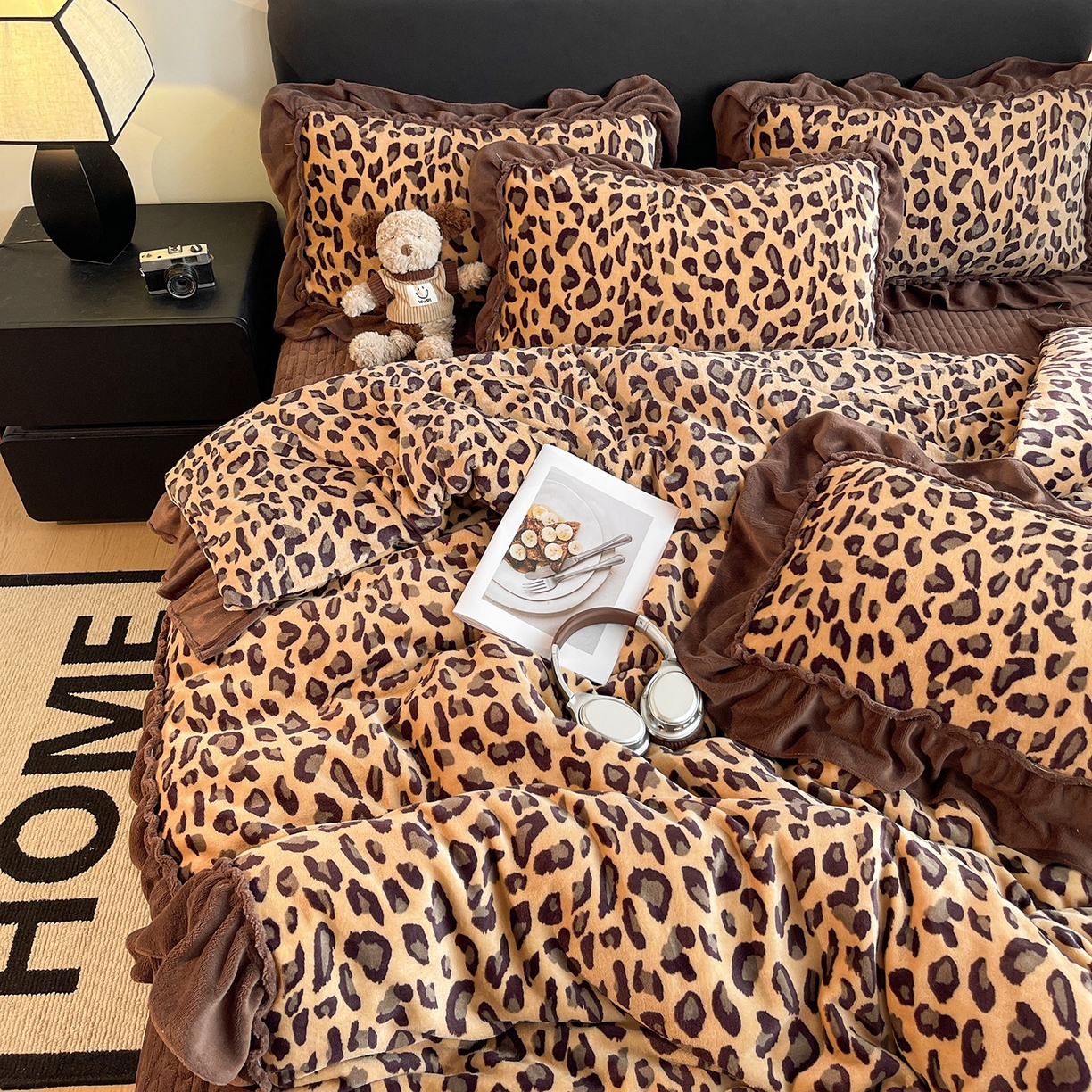 91家纺网 家纺一手货源 找家纺 富米莱（原臻工厂） 2025新款热卖舒适大宽花边牛奶绒床盖床裙四件套 爆款大宽花边-豹纹