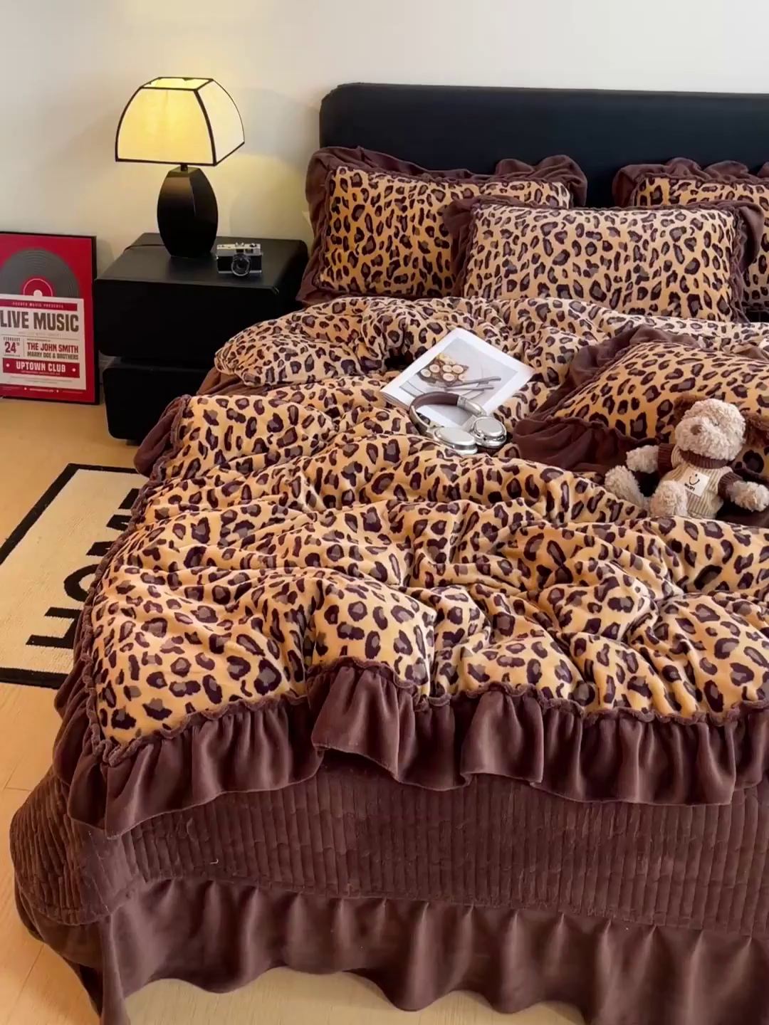 91家纺网 家纺一手货源 找家纺 富米莱（原臻工厂） 2025新款热卖舒适大宽花边牛奶绒床盖床裙四件套 爆款大宽花边-豹纹