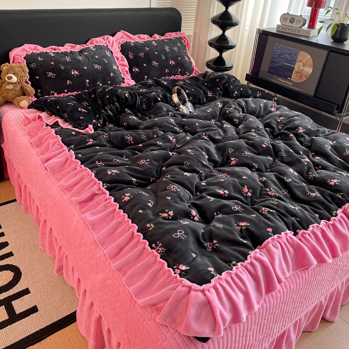 91家纺网 家纺一手货源 找家纺 富米莱（原臻工厂） 2025新款热卖舒适大宽花边牛奶绒床盖床裙四件套 爆款大宽花边-乌梅子酱