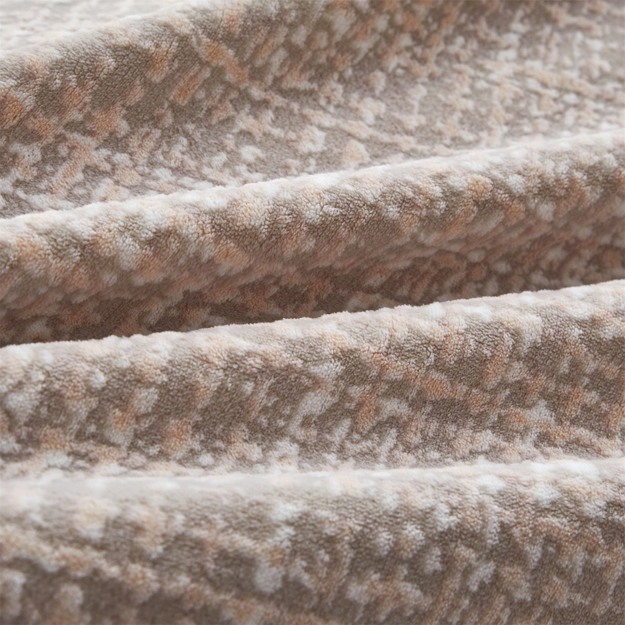 91家纺网 家纺一手货源 找家纺 瑞米家居 2025新款高克重雕花绒四件套 南法风情-卡其