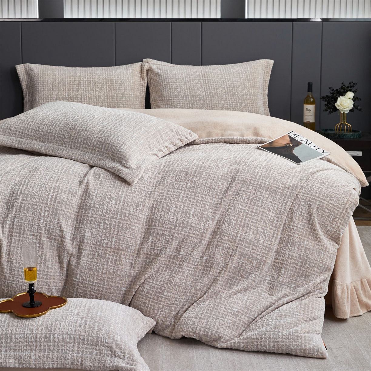 91家纺网 家纺一手货源 找家纺 瑞米家居 2025新款高克重雕花绒四件套 南法风情-卡其