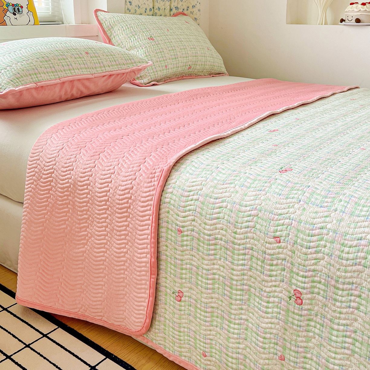 91家纺网 家纺一手货源 找家纺 梦精灵 2025新款棉加绒床盖全棉学生床夹棉床盖双面可用纯棉床单（棉加绒枕套） 棉加绒-薄荷樱桃