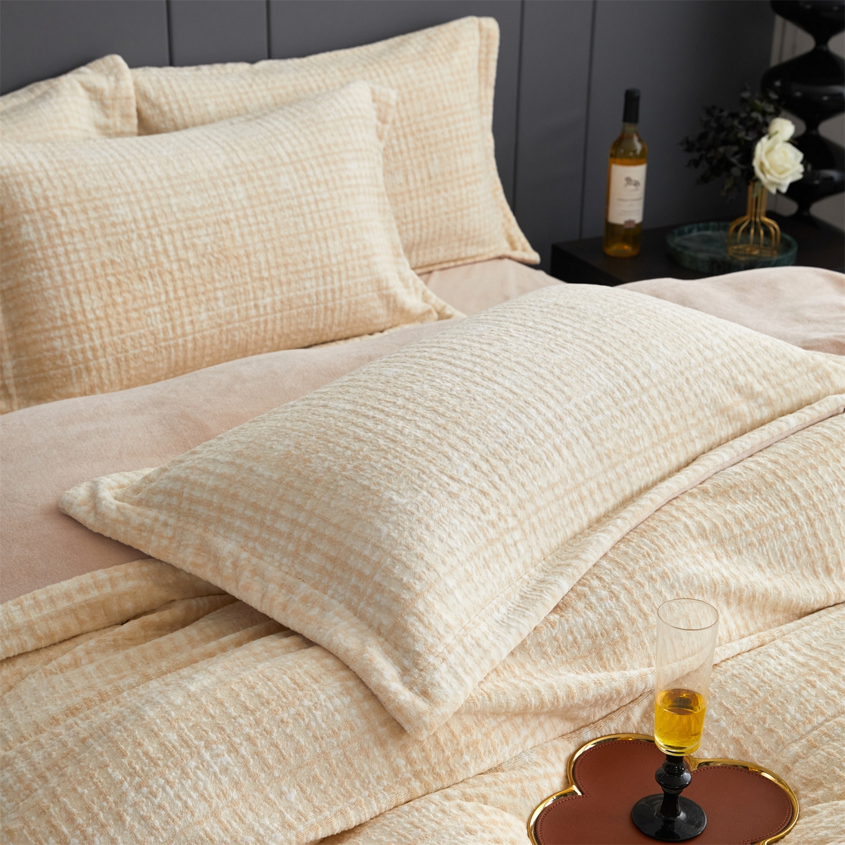 91家纺网 家纺一手货源 找家纺 瑞米家居 2025新款高克重雕花绒四件套 南法风情-嫩黄