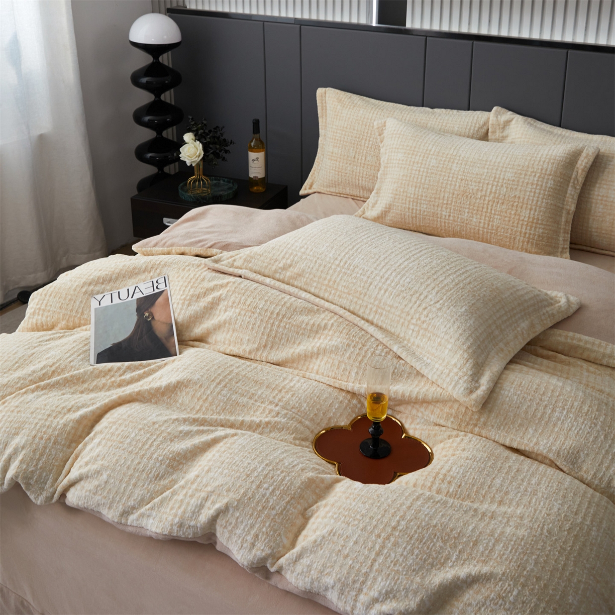 91家纺网 家纺一手货源 找家纺 瑞米家居 2025新款高克重雕花绒四件套 南法风情-嫩黄