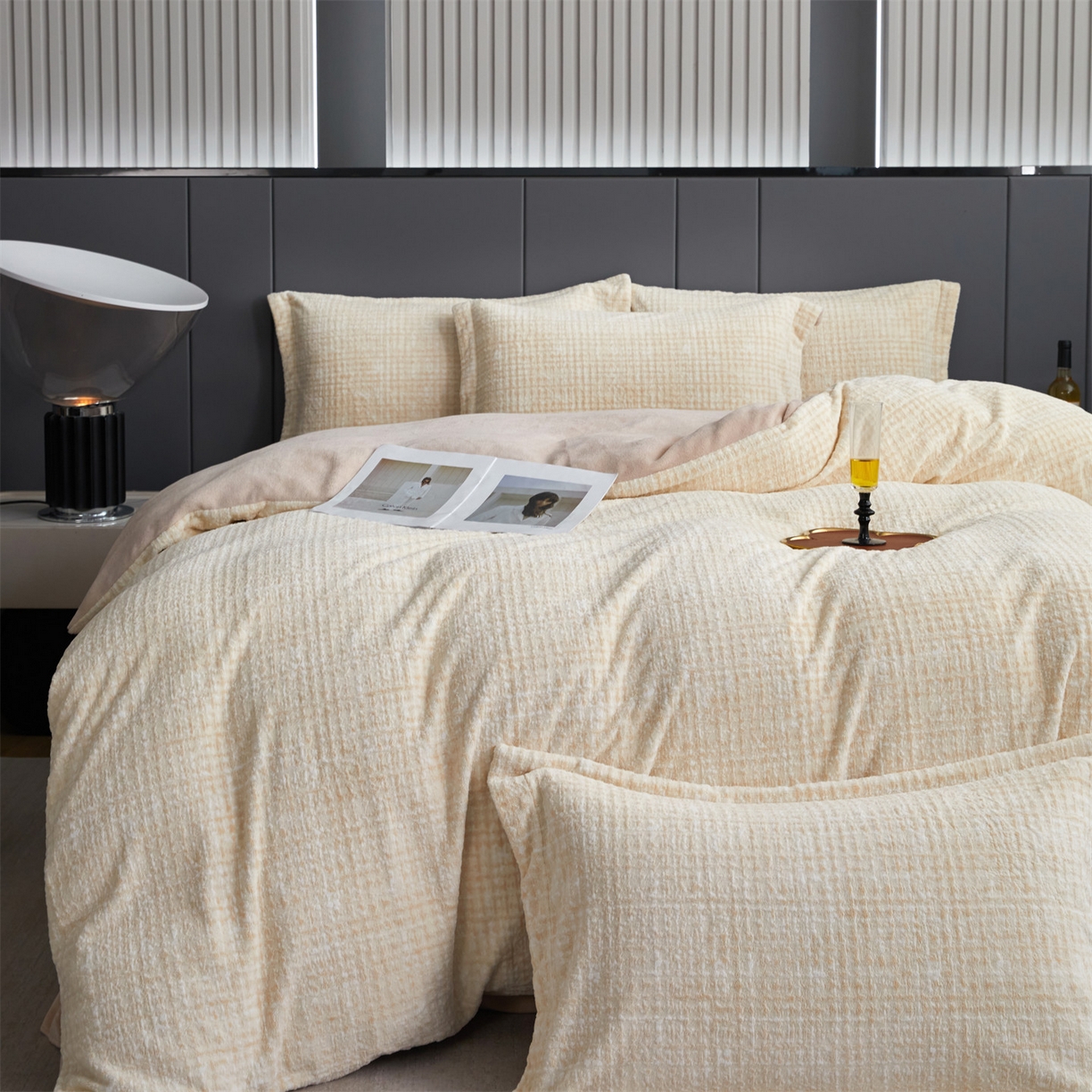 91家纺网 家纺一手货源 找家纺 瑞米家居 2025新款高克重雕花绒四件套 南法风情-嫩黄