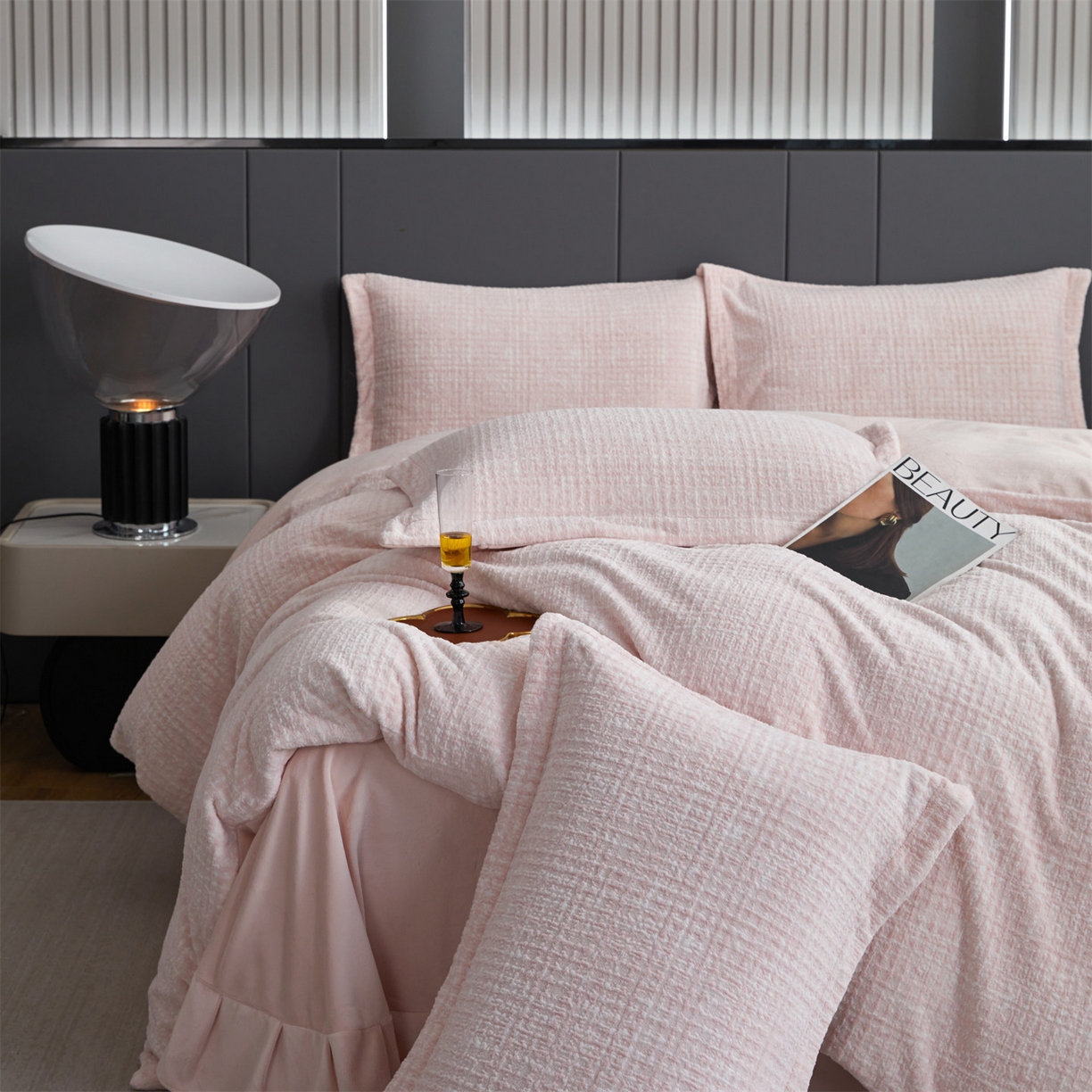 91家纺网 家纺一手货源 找家纺 瑞米家居 2025新款高克重雕花绒四件套 南法风情-浅粉