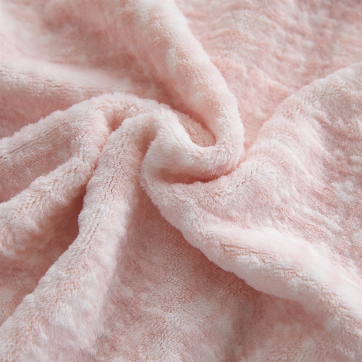 91家纺网 家纺一手货源 找家纺 瑞米家居 2025新款高克重雕花绒四件套 南法风情-浅粉