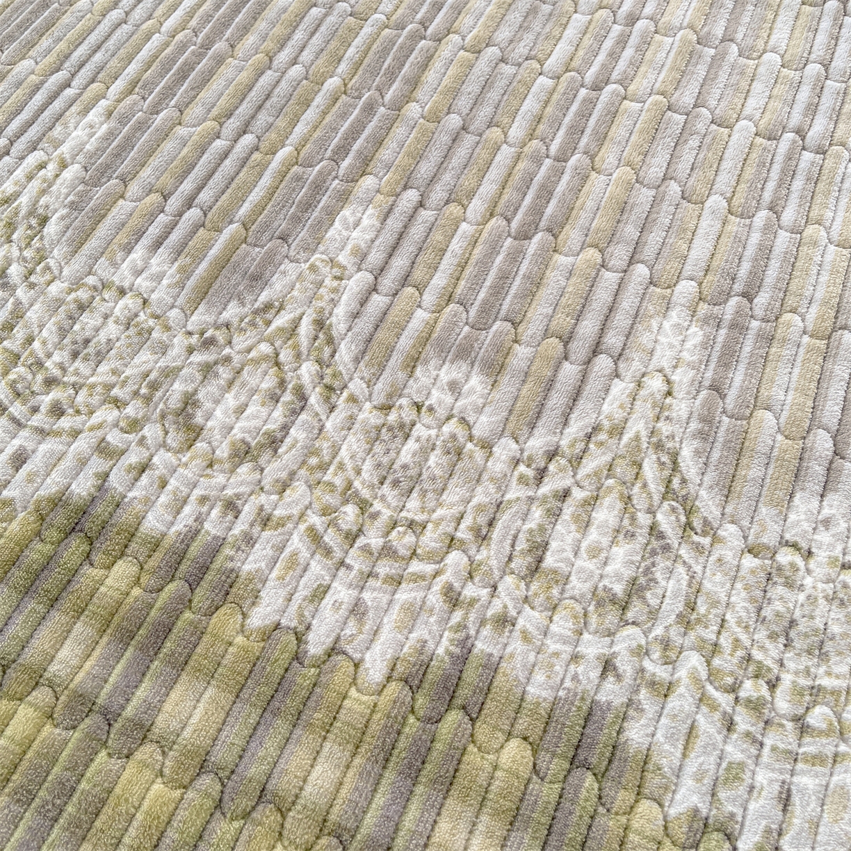 91家纺网 家纺一手货源 找家纺 （总）慕木家纺 2025新款A类高克重欧式牛奶绒夹棉床盖珠帘花系列-场景二