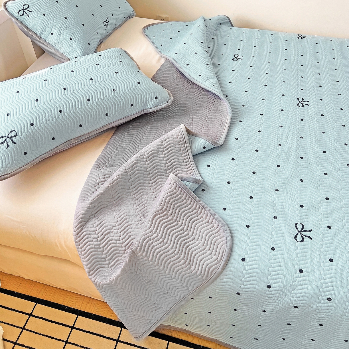 91家纺网 家纺一手货源 找家纺 梦精灵 2025新款棉加绒床盖全棉学生床夹棉床盖双面可用纯棉床单（棉加绒枕套） 棉加绒-波点蝴蝶结