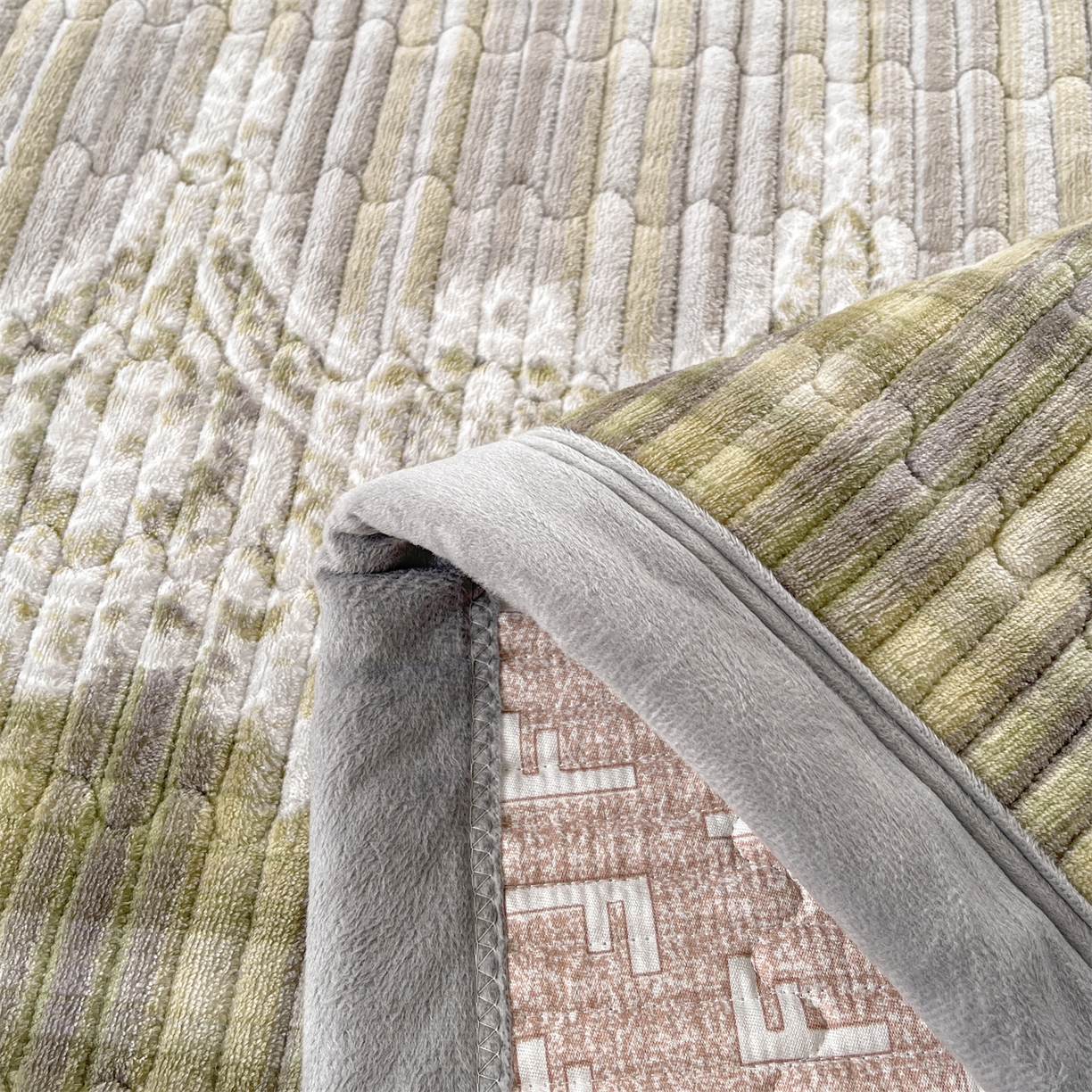 91家纺网 家纺一手货源 找家纺 慕木家纺 2025新款A类高克重欧式牛奶绒夹棉床盖珠帘花系列-场景二 珠帘花-绿