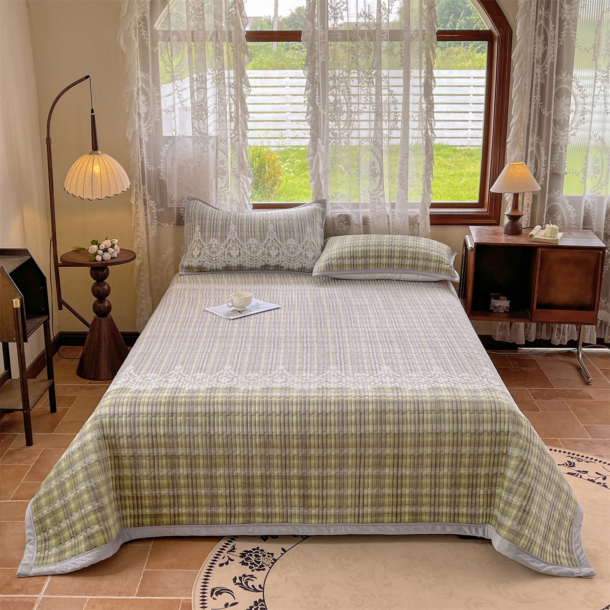 91家纺网 家纺一手货源 找家纺 慕木家纺 2025新款A类高克重欧式牛奶绒夹棉床盖珠帘花系列-场景二 珠帘花-绿