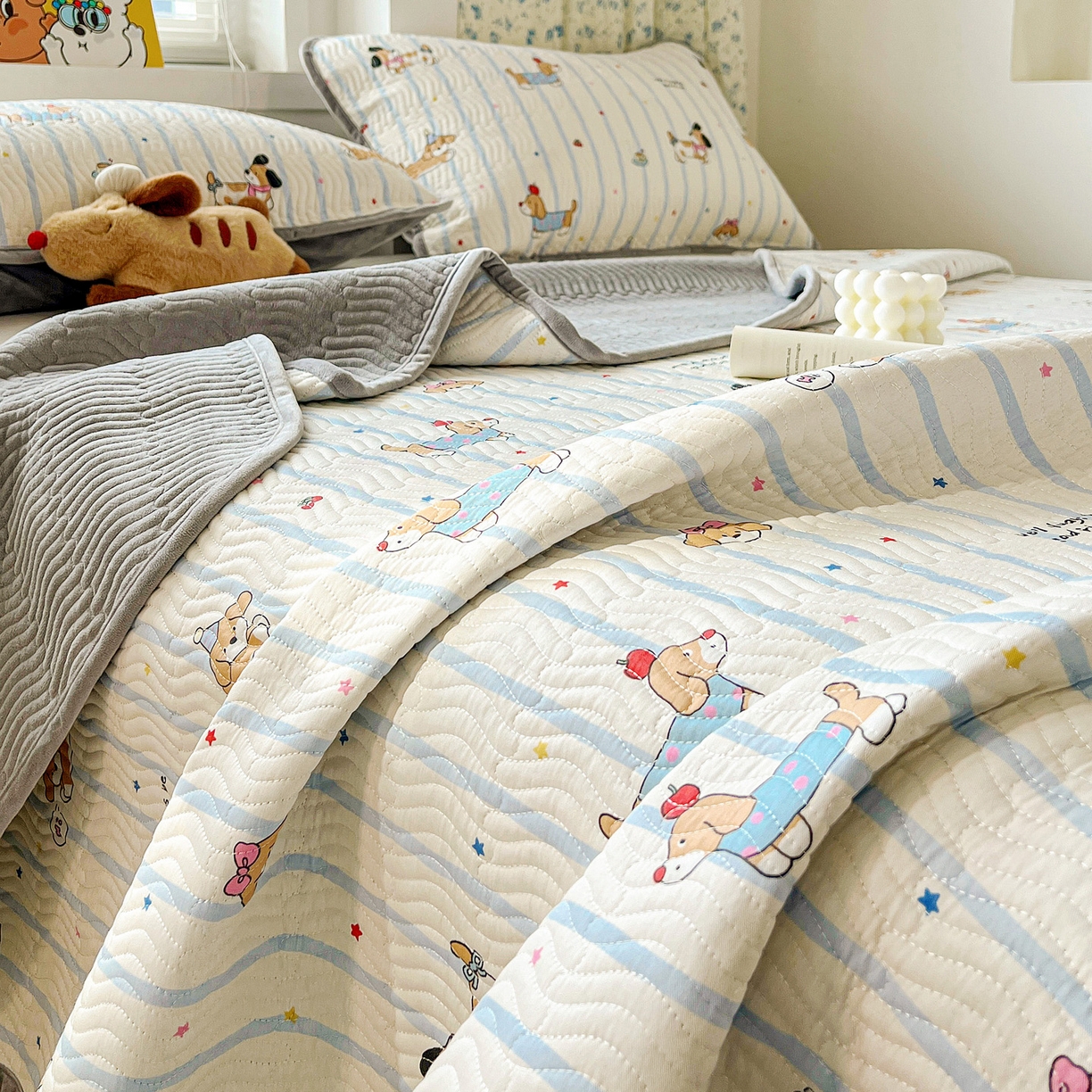 91家纺网 家纺一手货源 找家纺 梦精灵 2025新款棉加绒床盖全棉学生床夹棉床盖双面可用纯棉床单（棉加绒枕套） 棉加绒-糖纸童年