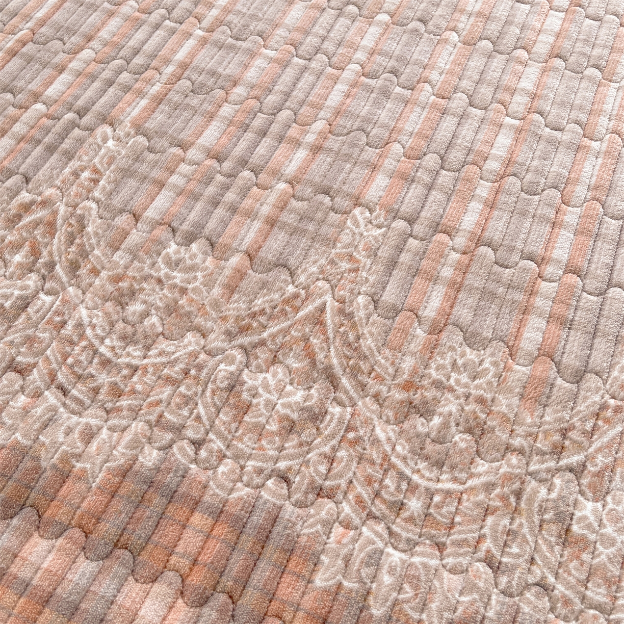 91家纺网 家纺一手货源 找家纺 慕木家纺 2025新款A类高克重欧式牛奶绒夹棉床盖珠帘花系列-场景二 珠帘花-桔