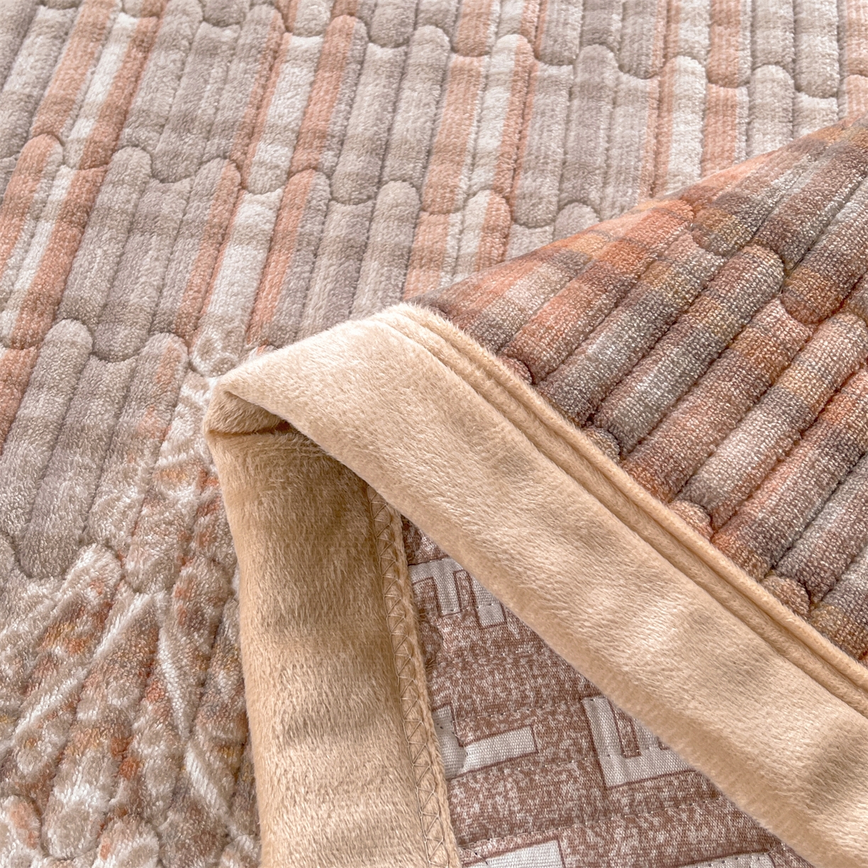 91家纺网 家纺一手货源 找家纺 慕木家纺 2025新款A类高克重欧式牛奶绒夹棉床盖珠帘花系列-场景二 珠帘花-桔