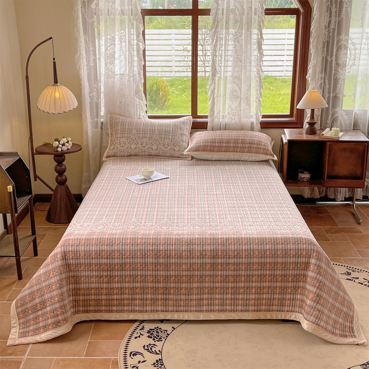 91家纺网 家纺一手货源 找家纺 慕木家纺 2025新款A类高克重欧式牛奶绒夹棉床盖珠帘花系列-场景二 珠帘花-桔