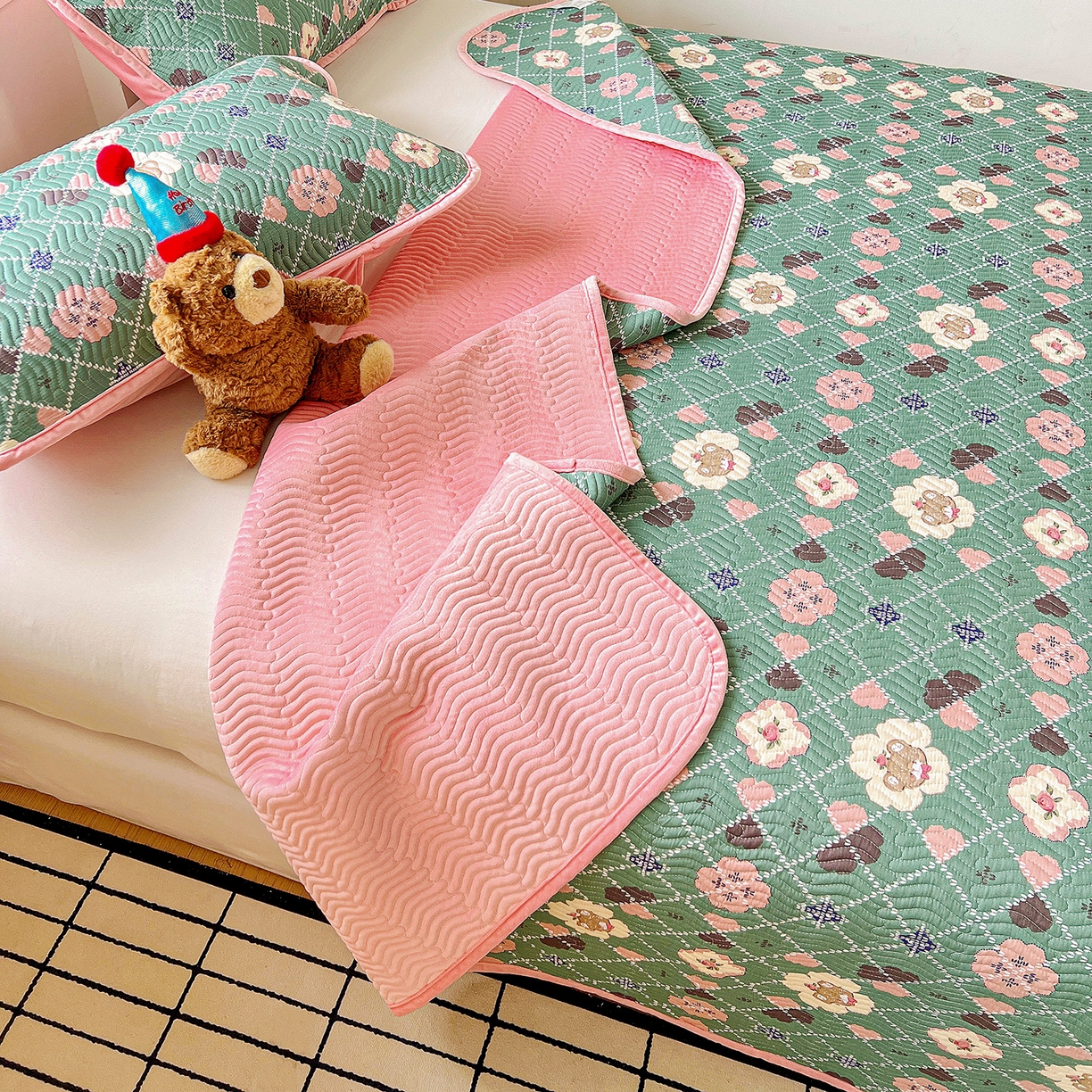 91家纺网 家纺一手货源 找家纺 梦精灵 2025新款棉加绒床盖全棉学生床夹棉床盖双面可用纯棉床单（棉加绒枕套） 棉加绒-樱花小熊