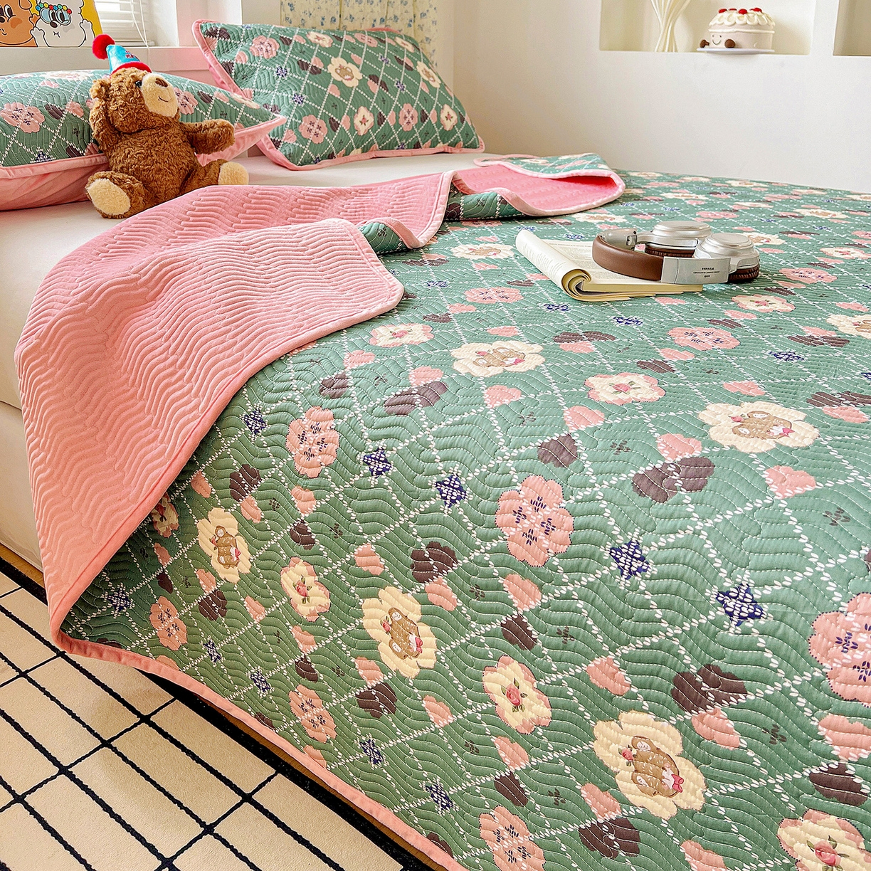 91家纺网 家纺一手货源 找家纺 梦精灵 2025新款棉加绒床盖全棉学生床夹棉床盖双面可用纯棉床单（棉加绒枕套） 棉加绒-樱花小熊