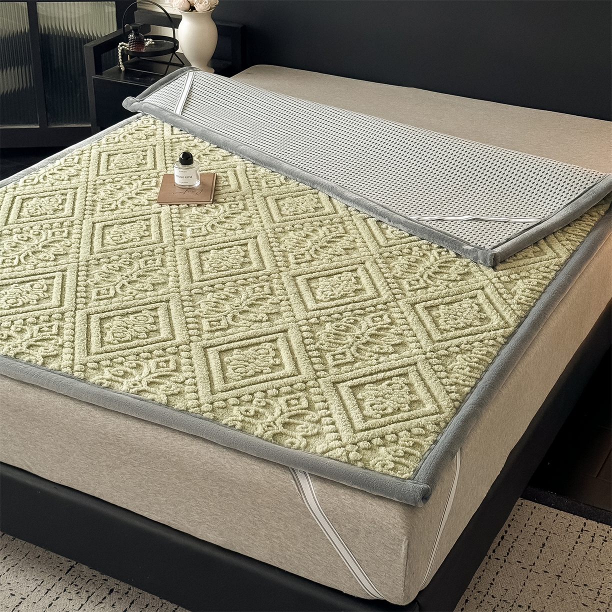 91家纺网 家纺一手货源 找家纺 （总）鑫姿席业 2025新款5D雕花绒床褥垫床垫