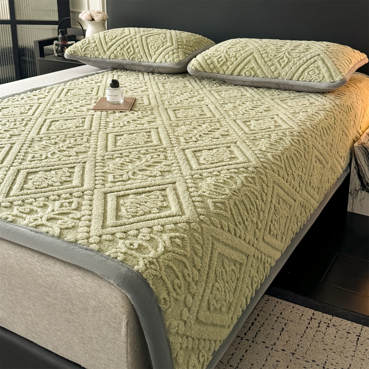 91家纺网 家纺一手货源 找家纺 （总）鑫姿席业 2025新款5D雕花绒床褥垫床垫