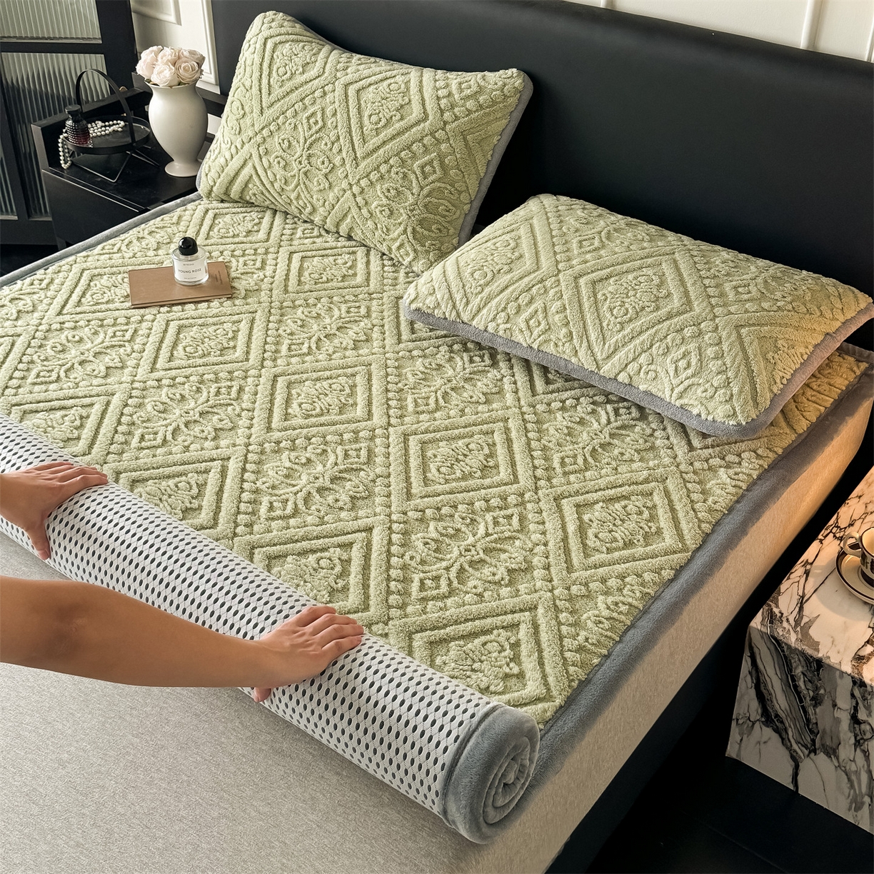 91家纺网 家纺一手货源 找家纺 （总）鑫姿席业 2025新款5D雕花绒床褥垫床垫