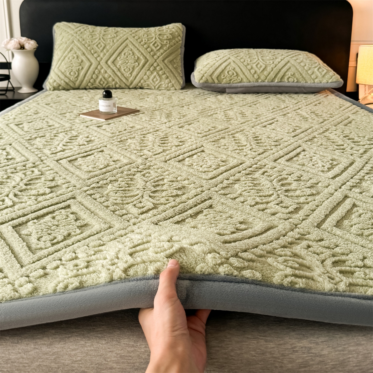 91家纺网 家纺一手货源 找家纺 （总）鑫姿席业 2025新款5D雕花绒床褥垫床垫