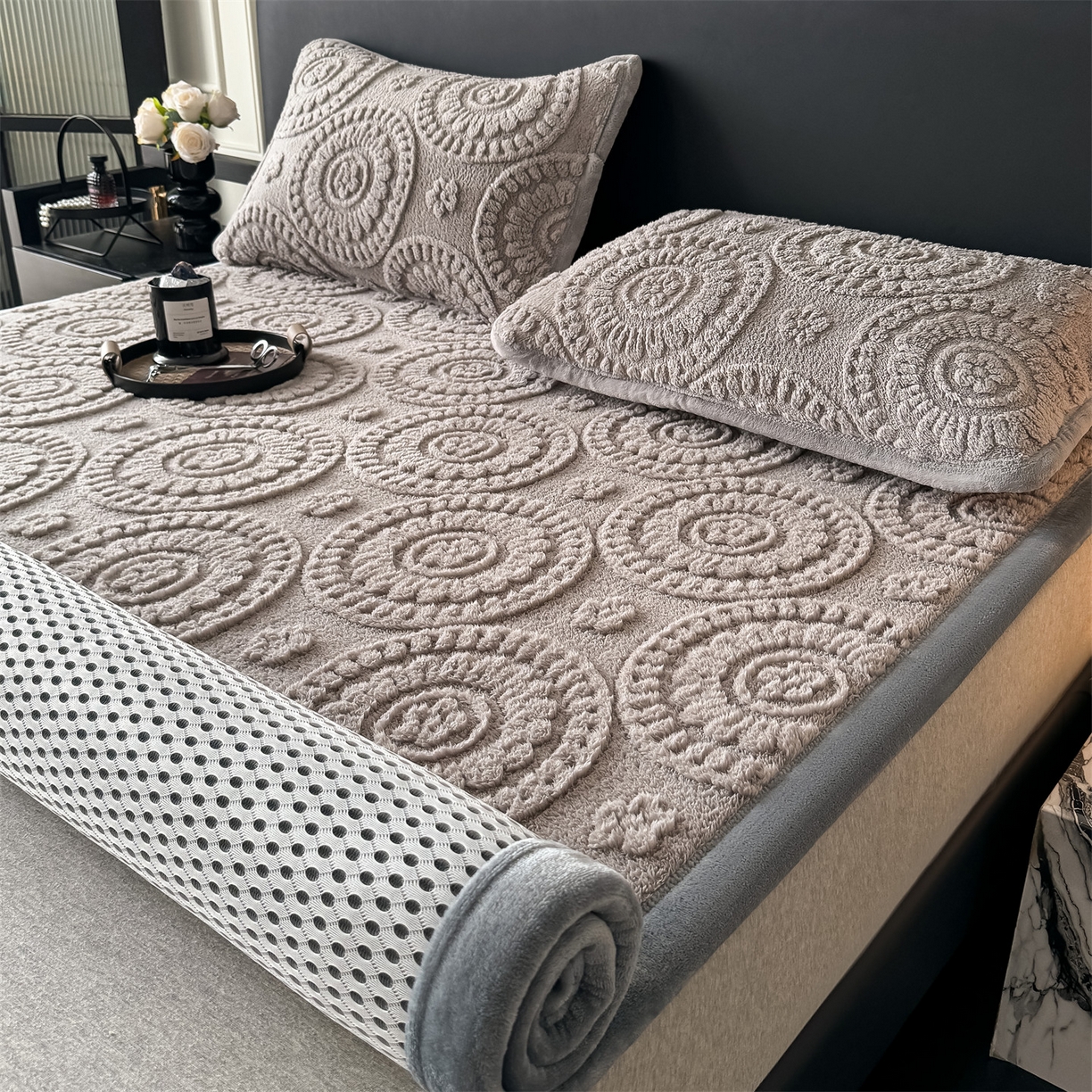 91家纺网 家纺一手货源 找家纺 （总）鑫姿席业 2025新款5D雕花绒床褥垫床垫